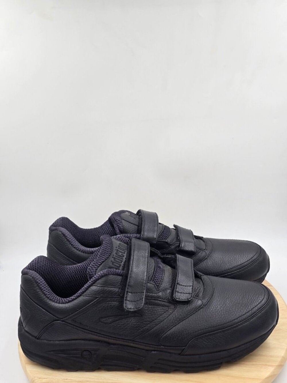 Brooks Mens V Strap Wide Black Leather Addiction Walking Shoes 1100404E001 Sz 14